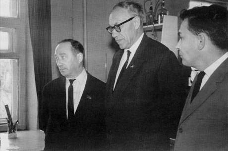 Л.В.Киренский, М.А.Лаврентьев, И.А.Терсков В Институте физики СО АН СССР в Красноярске