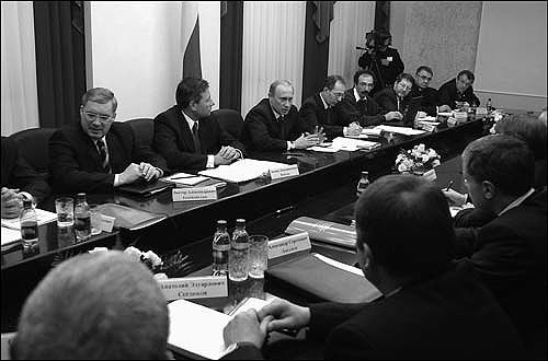 В.В.Путин на совещании в Академгородке (2005) В.В.Путин на совещании в Академгородке (2005)