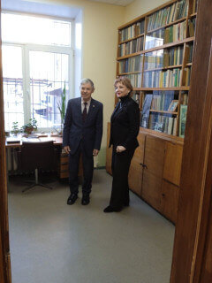 В.В. Пухначев и И.В. Лизунова