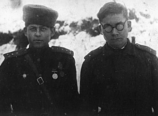 Младший лейтенант Н. Яненко и капитан Н. Петров